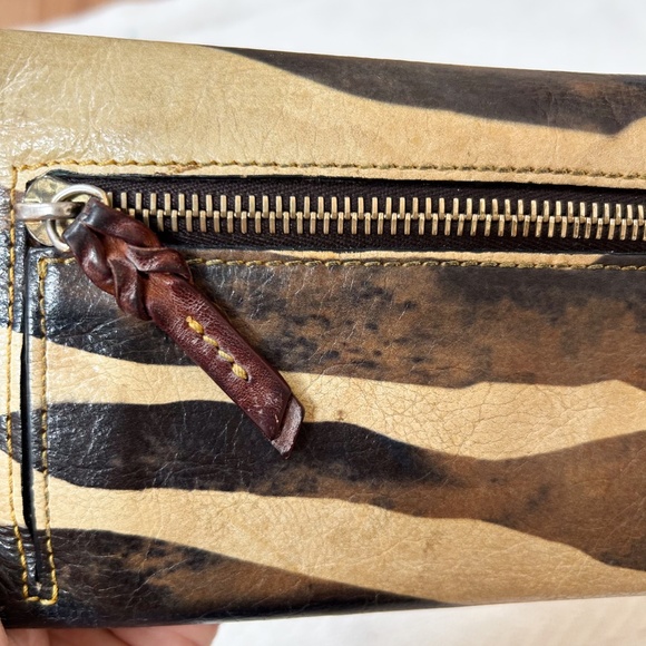 Dooney & Bourke Vintage Zebra Wallet - Picture 13 of 16